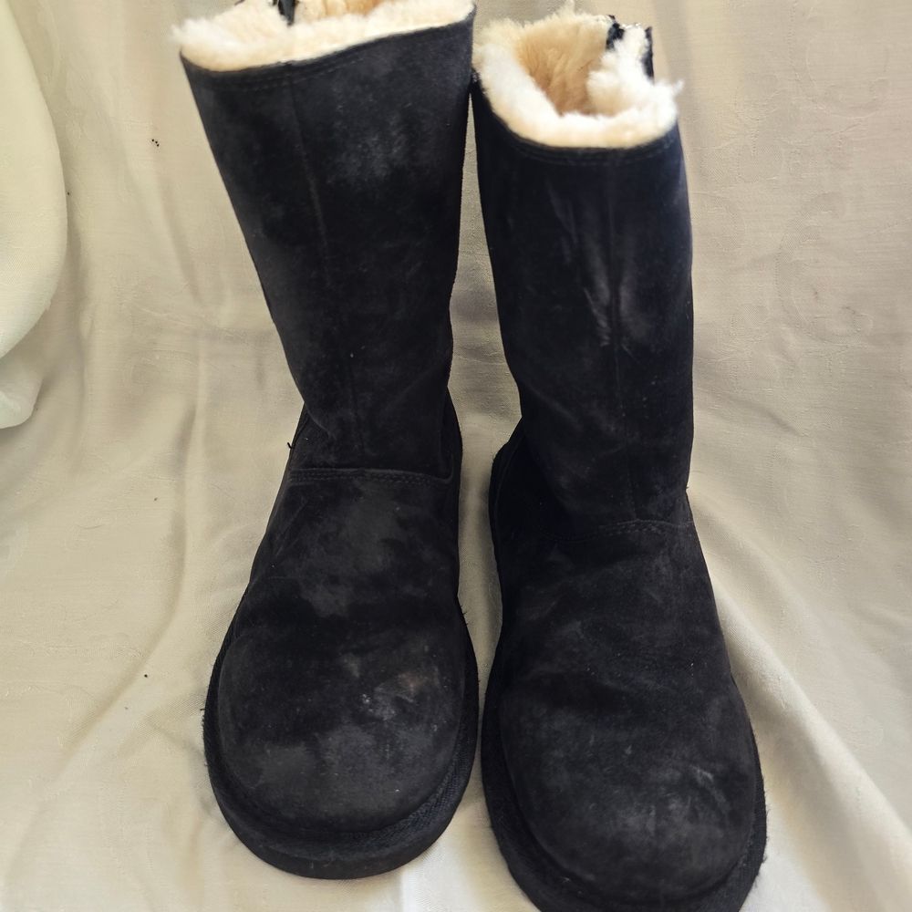 🧡 Authentic UGG Black Boots With Rainbow Zipper - Picture 2 of 6